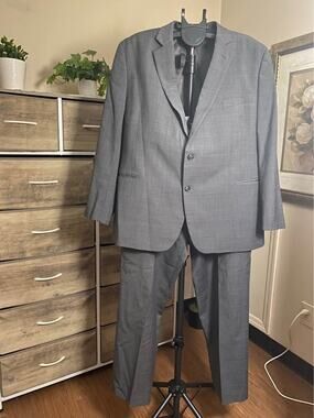 Stafford Tailored Culture Men’s Gray Classic Fit Suit – 42R Jacket & 42x30 Pants